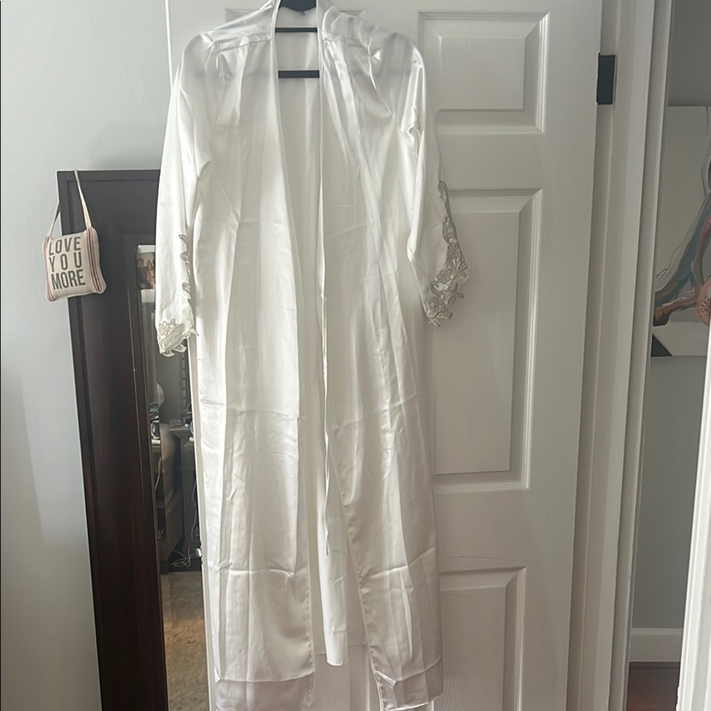 Elegant White Robe with Lace Details
BRIDAL